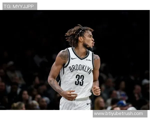 克拉克斯顿高效表现全队依赖他12投8中轻松砍下17分4篮板2助攻