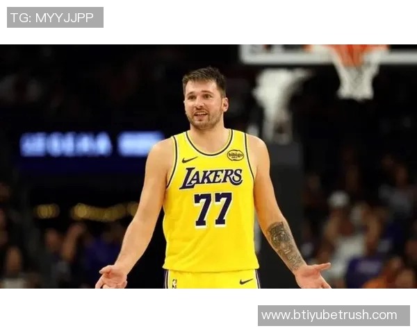 湖人半场落后76人7分东契奇贡献19分8篮板5助攻小里表现不佳仅得2分