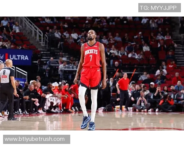 杜兰特关键时刻发威23投12中砍下28分助球队逆转取胜