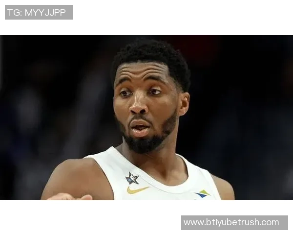 米切尔半场表现平平仅得13分3助攻失误和犯规影响发挥